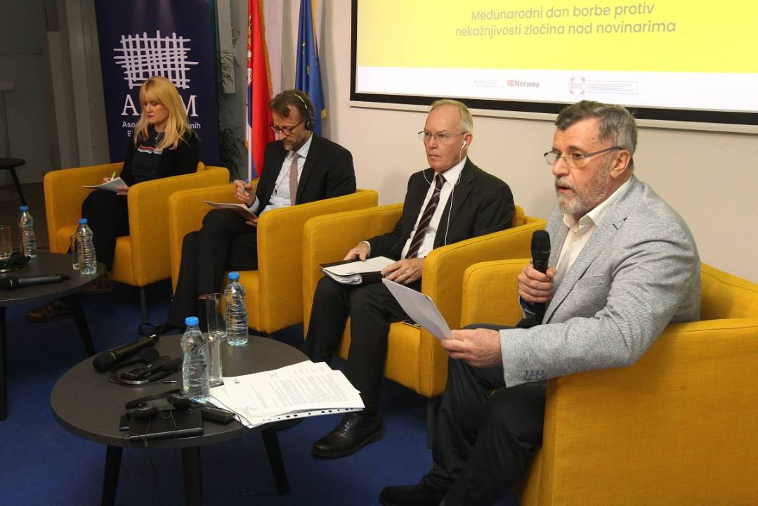 Kruna Savović, Andreas fon Bekerat, Jan Bratu i Veran Matić na obeležavanju Međunarodnog dana borbe protiv nekažnjivosti za zločine nad novinarima (foto: Milan Obradović / OEBS)