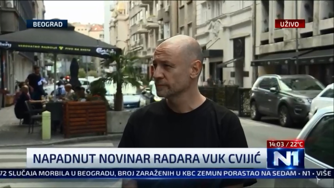 Vuk Cvijić na mestu napada (foto: snimak ekrana YT kanala TV N1)